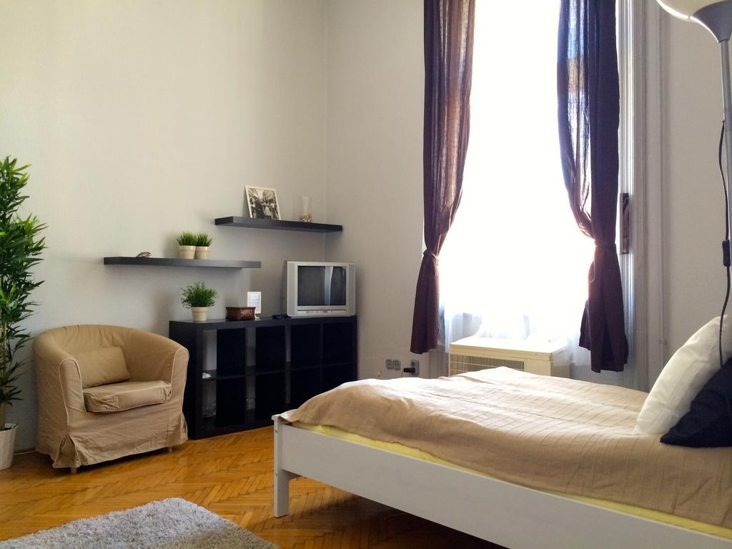 Budget Apartment By Hi5 - Oktober 6 Str 4 Budapest Ngoại thất bức ảnh
