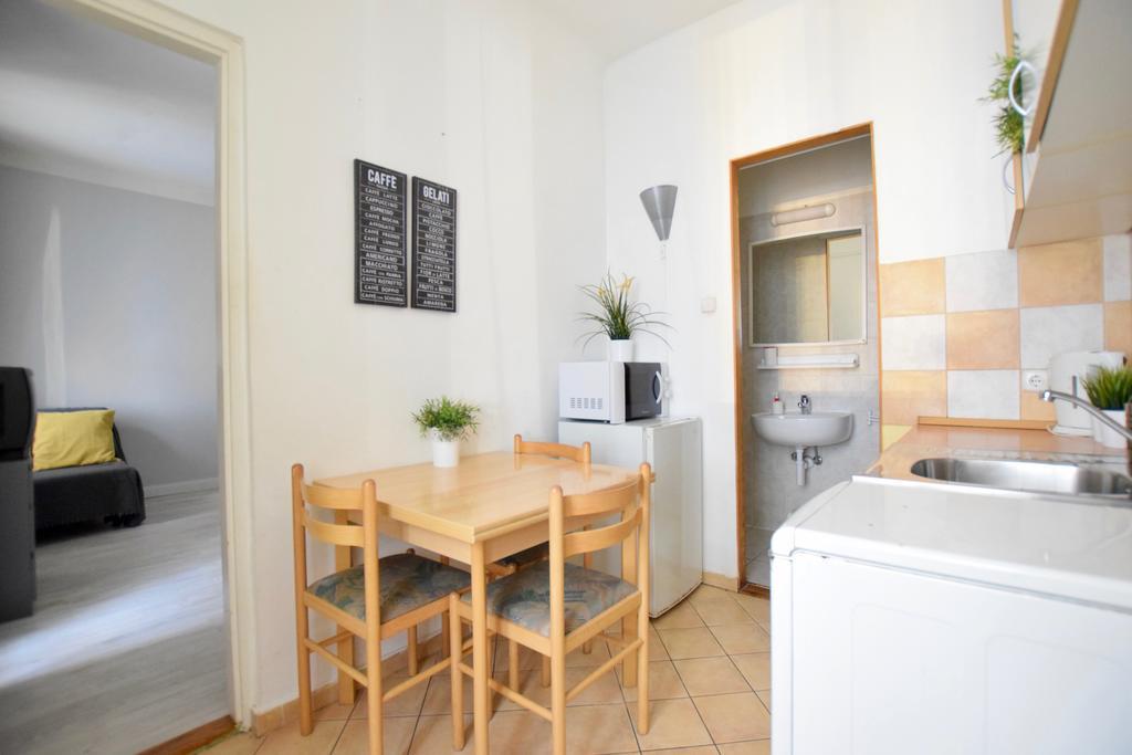 Budget Apartment By Hi5 - Oktober 6 Str 4 Budapest Ngoại thất bức ảnh