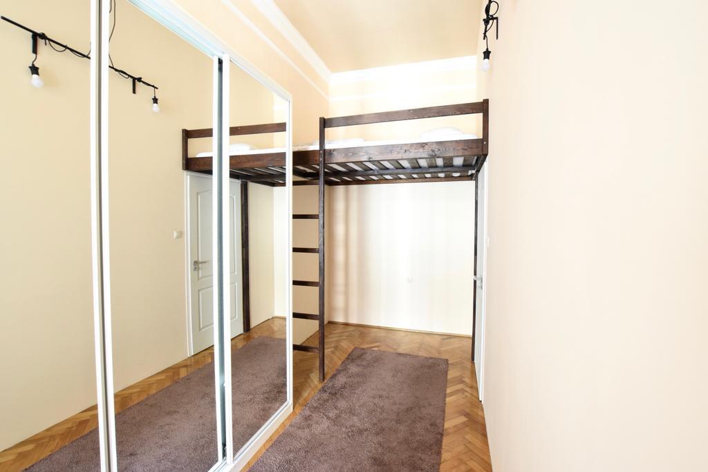 Budget Apartment By Hi5 - Oktober 6 Str 4 Budapest Ngoại thất bức ảnh