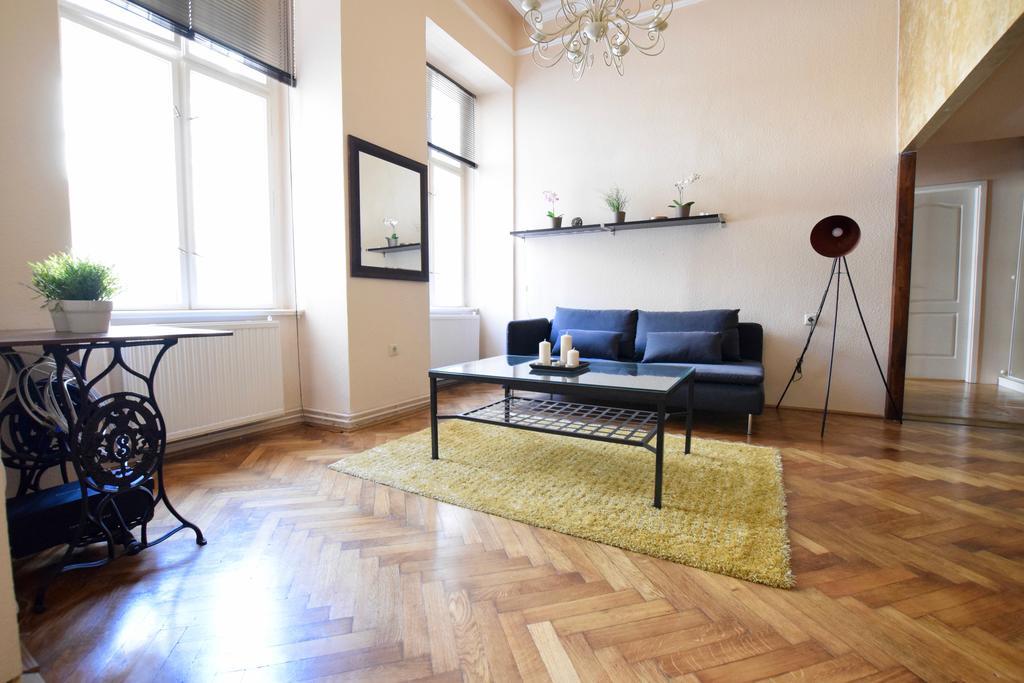 Budget Apartment By Hi5 - Oktober 6 Str 4 Budapest Ngoại thất bức ảnh