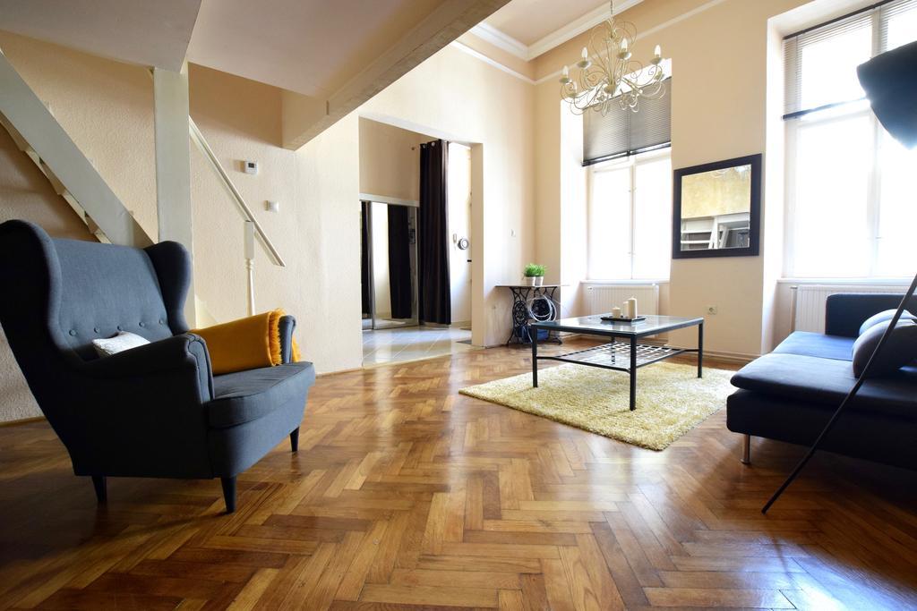 Budget Apartment By Hi5 - Oktober 6 Str 4 Budapest Ngoại thất bức ảnh